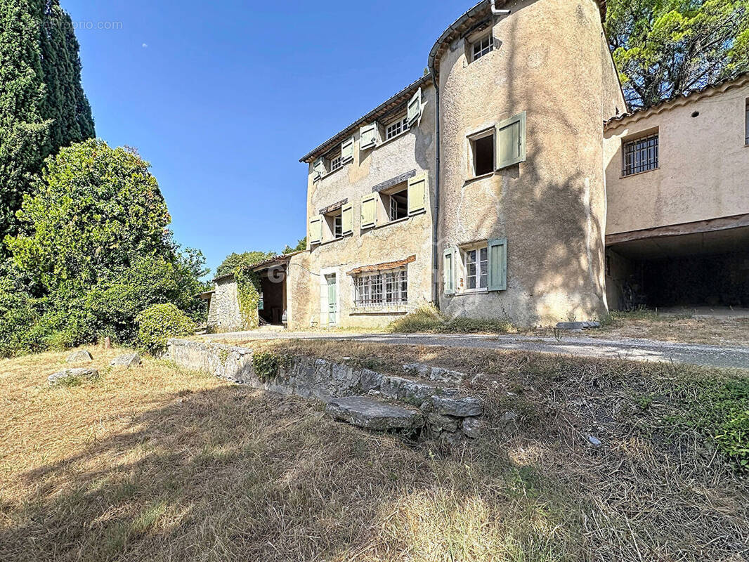 Maison à TOURRETTES
