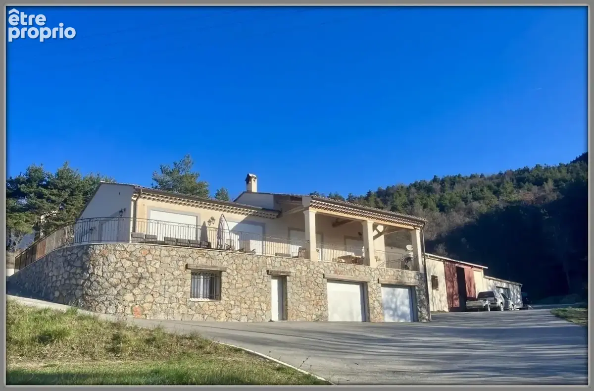 Propriete Peyroules Villa avec piscine intérieure dex hangars forte rentabilité - photo 13