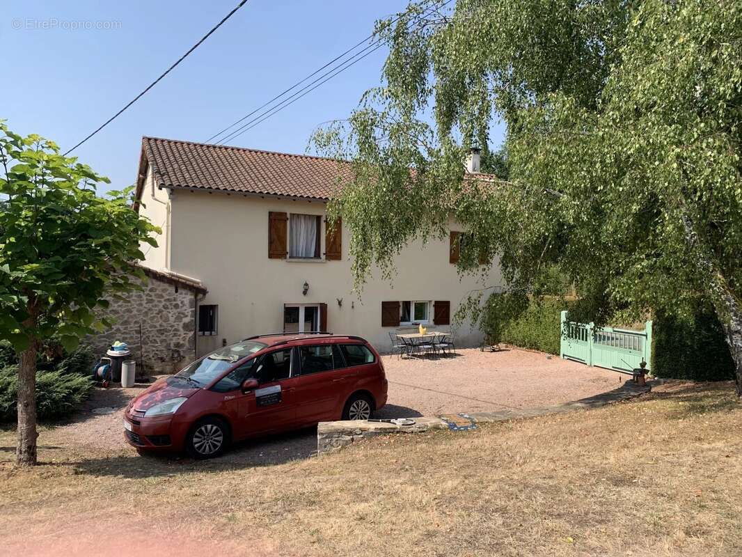 Maison à SAINT-SAUD-LACOUSSIERE