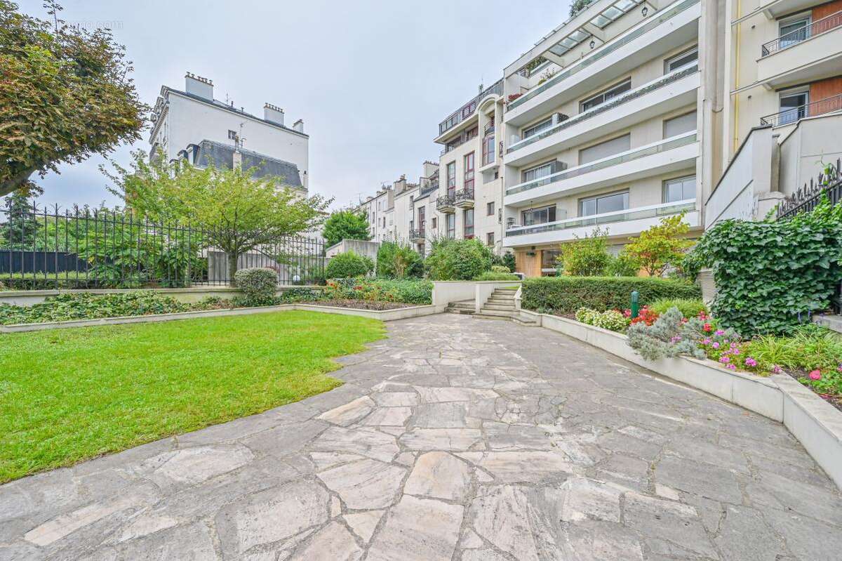 Appartement à CHARENTON-LE-PONT