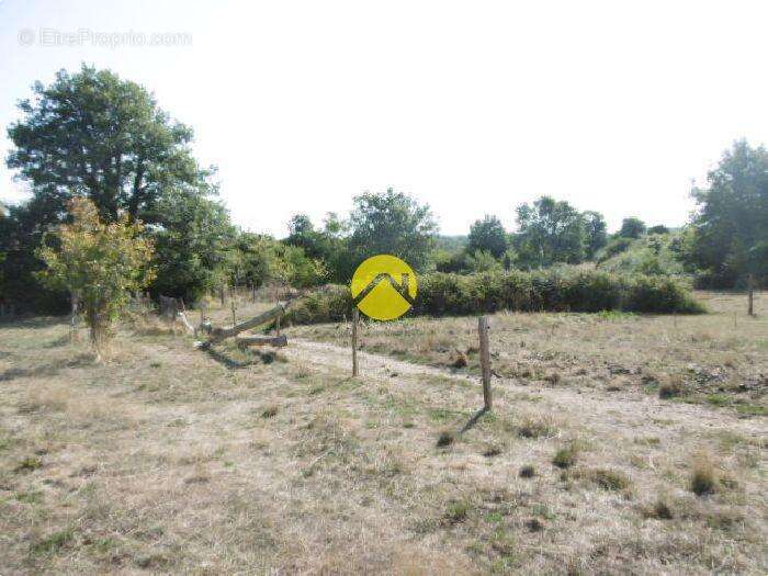 Maison à SAINT-HILAIRE-SUR-BENAIZE