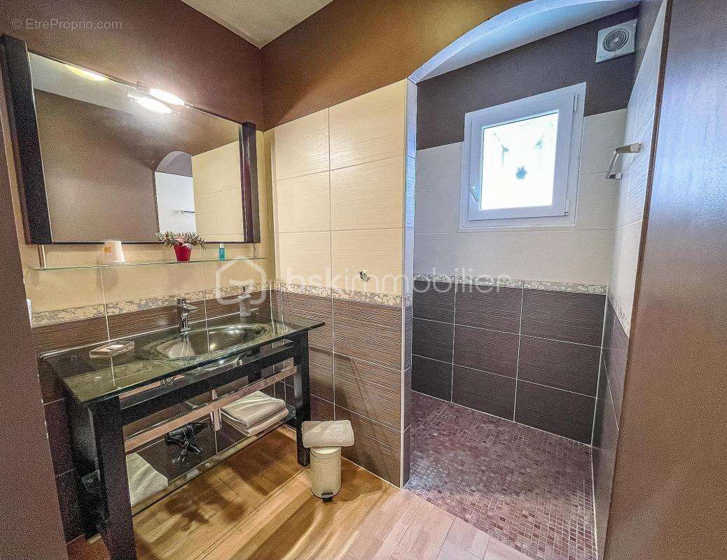Domaine d'architecte 490 m² – 3 logements indépendants – Piscine à débordement – Vue panoramique – DPE A – Saint-Jean-de-la-Blaq - photo 21