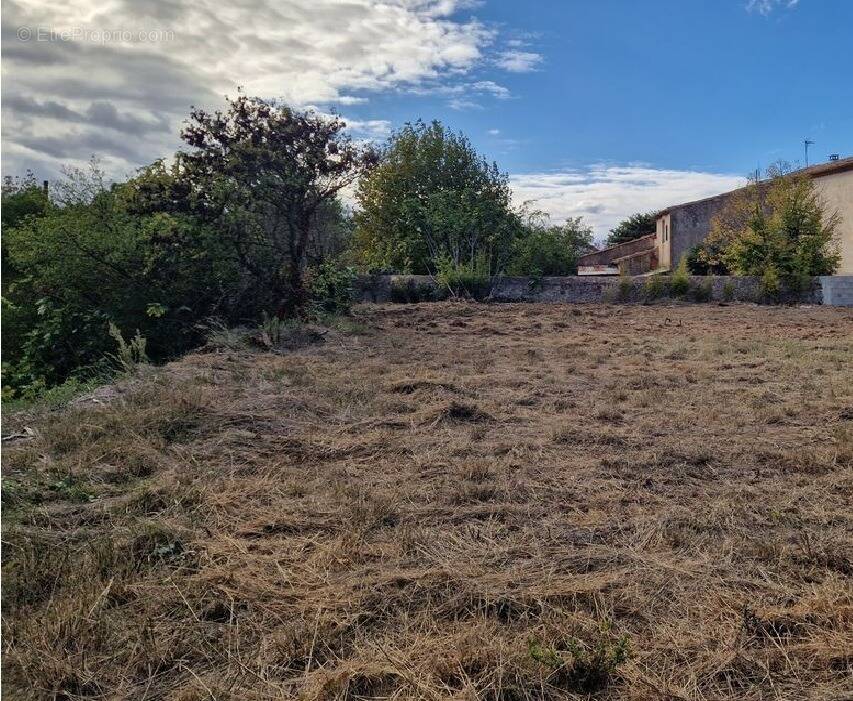 Terrain à ORNAISONS
