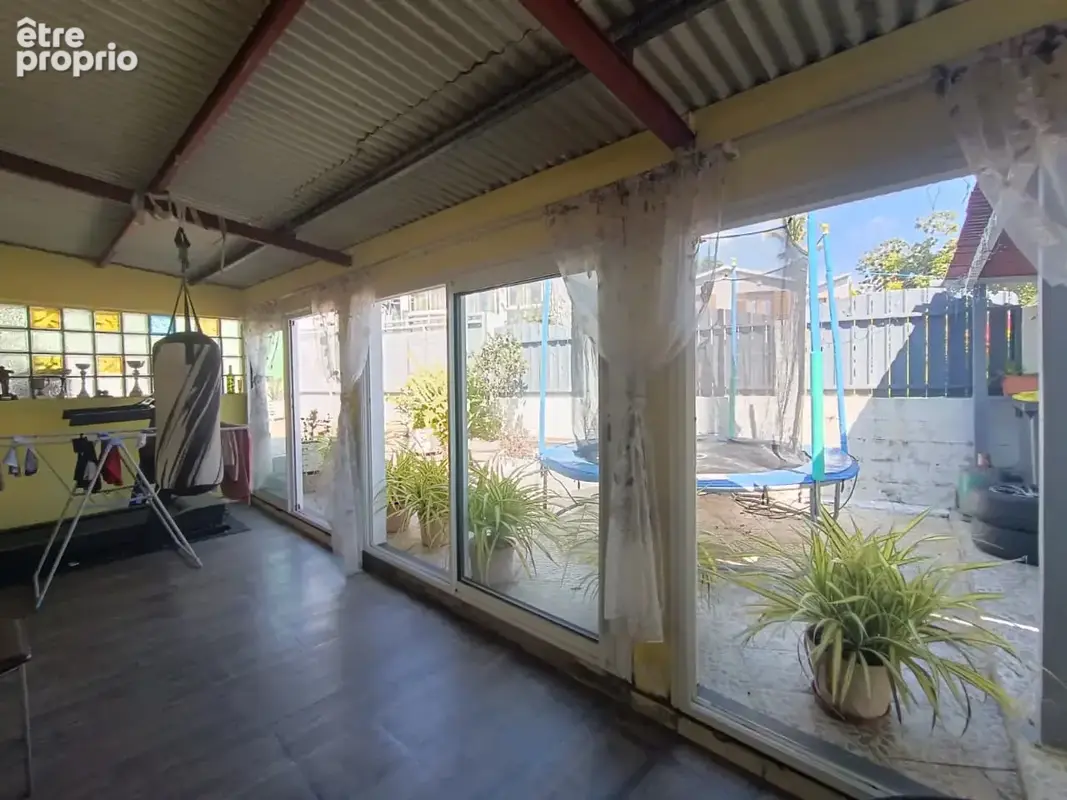 Saint Rose / Maison F4 avec piscine - photo 11
