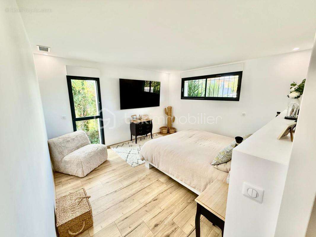 Magnifique propriété style loft de 293 m² sur un terrain de 1 360 m² à Lons - photo 5