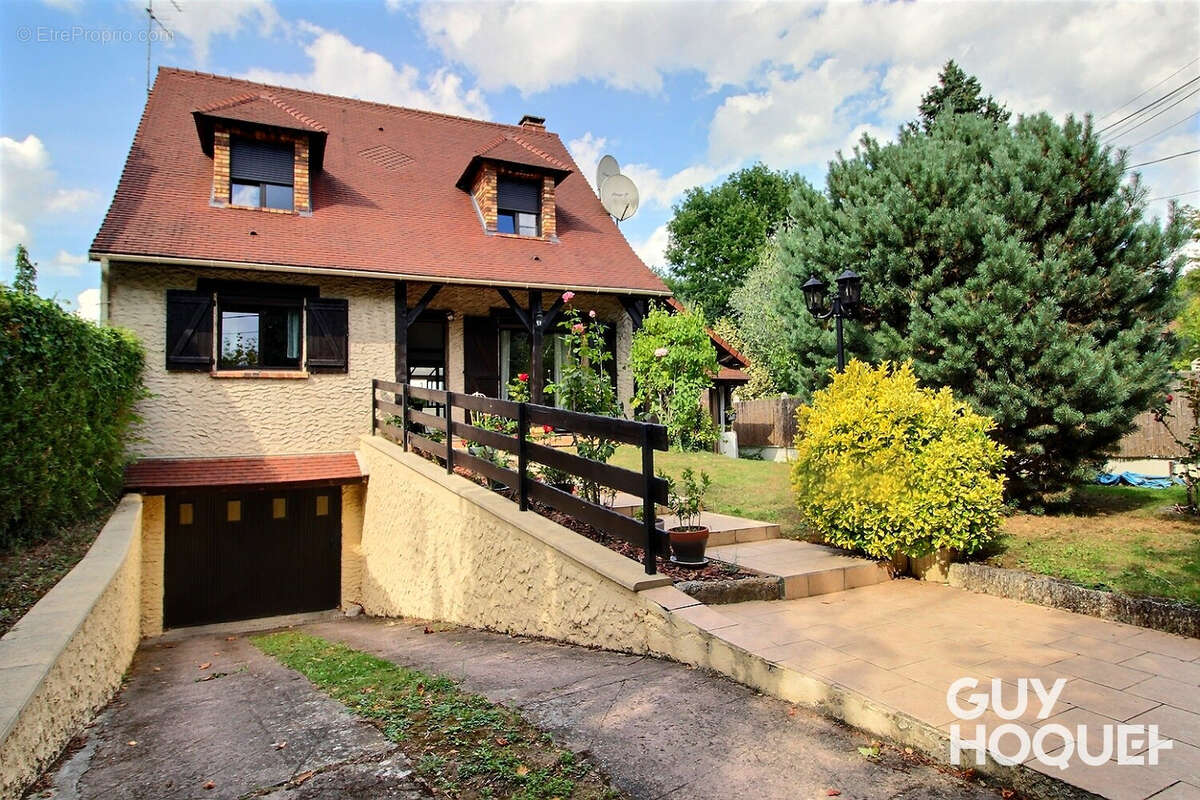 Maison à SAINTE-GENEVIEVE-DES-BOIS