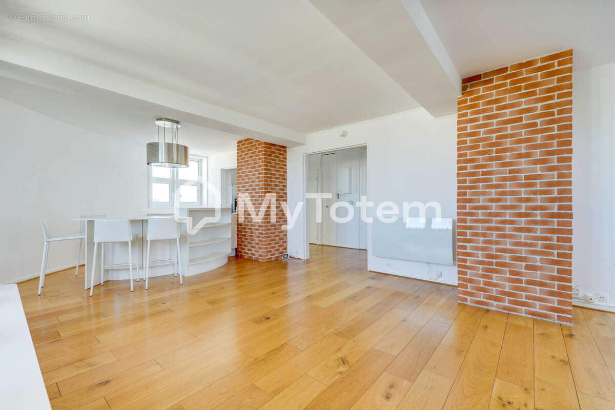 Appartement à COURBEVOIE