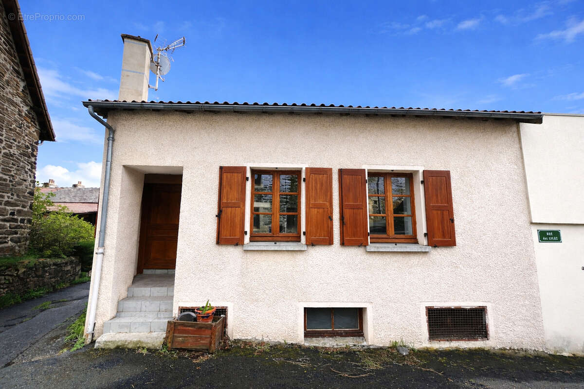 Maison à FREYCENET-LA-TOUR