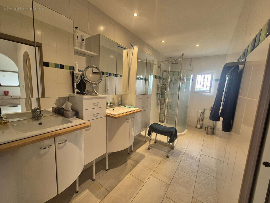 Maison Arnaud Guilhem 6 pièce(s) 150 m2 - photo 9