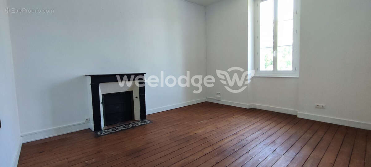 Maison à RUELLE-SUR-TOUVRE