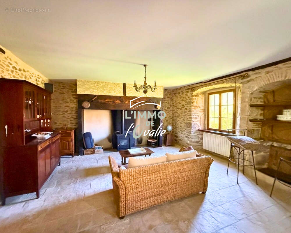 Maison à GAGNAC-SUR-CERE