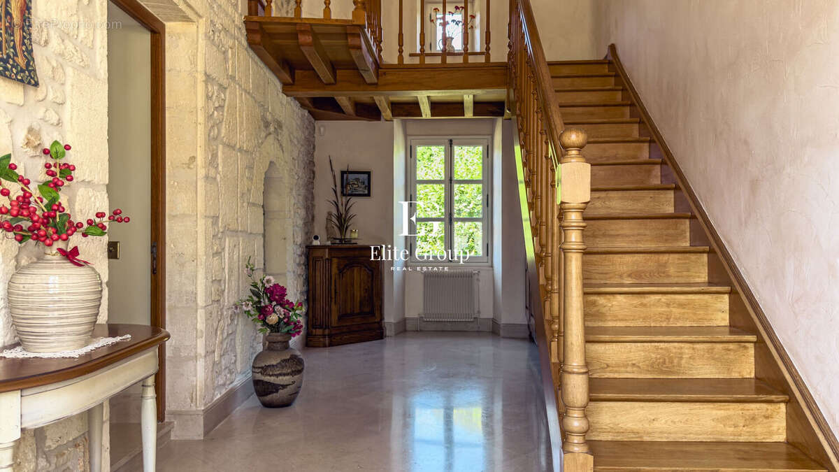 A vendre magnifique logis charentais proche de cognac - 410 m2 - 10 pièces - photo 9