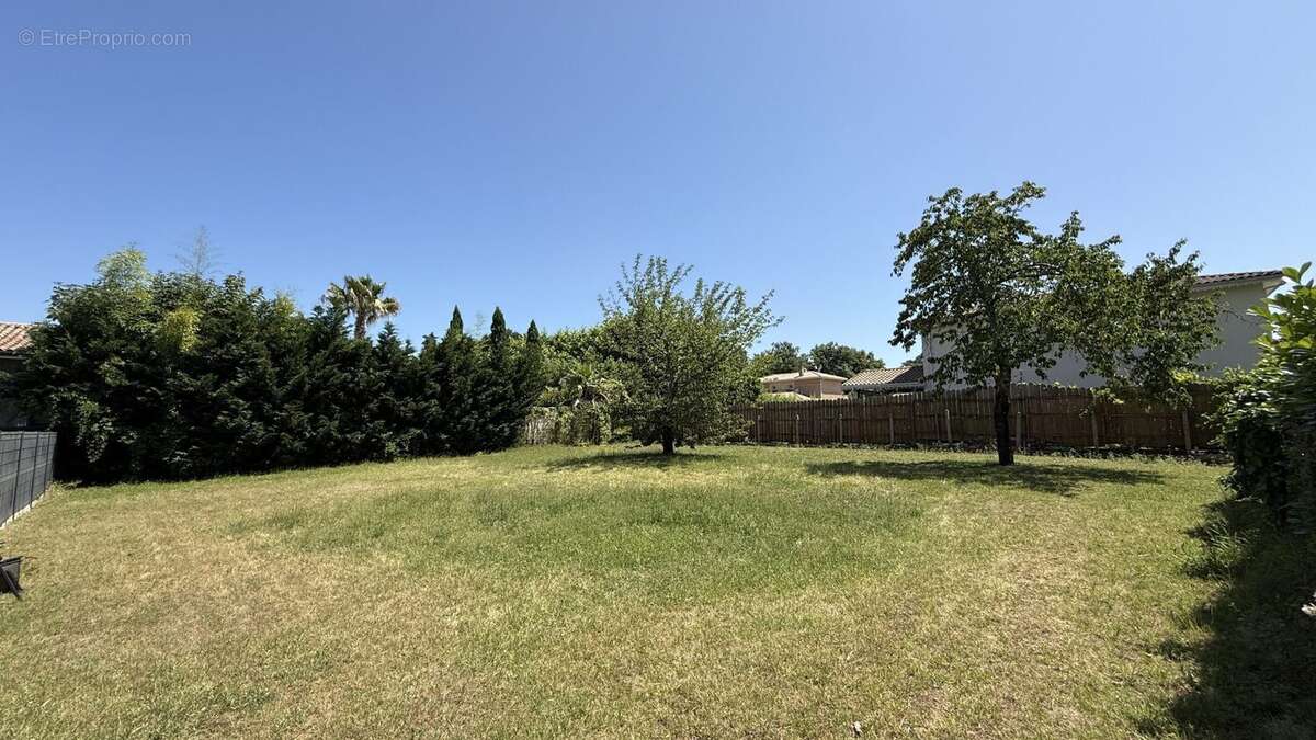 Terrain à GRADIGNAN