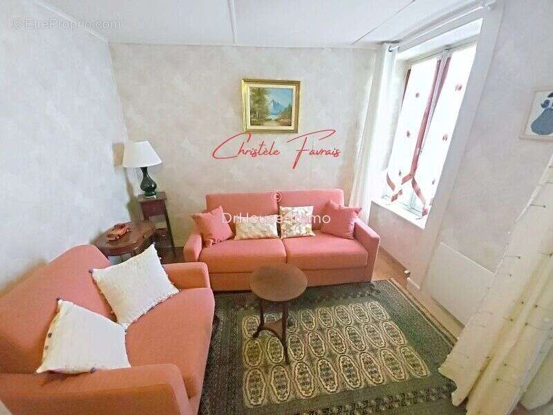 Maison à SAINT-GEORGES-DE-REINTEMBAULT