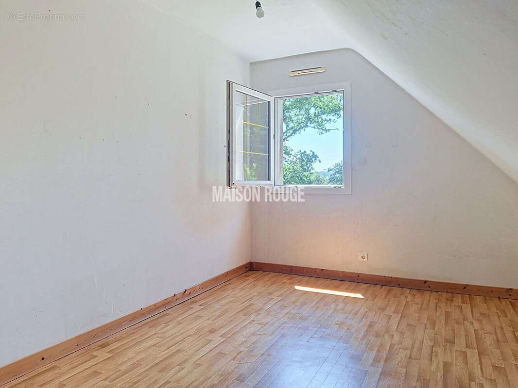 Maison familiale avec vie de plain-pied - Cinq chambres + bureau - Sous-sol complet et vaste terrain à SAINT-DONAN - photo 15