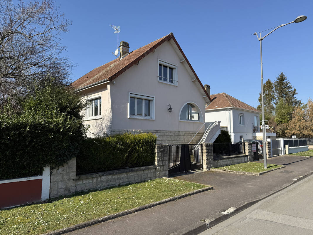 Maison à SAINT-ANDRE-LES-VERGERS