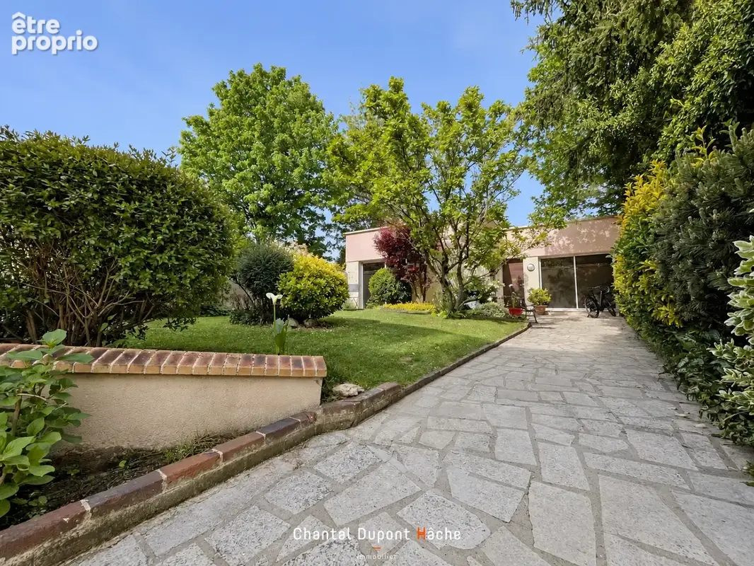 CHARTRES MAUNOURY - Maison de caractère avec jardin et dépendance de 80m2 (professionnelle ou maison d'amis) - photo 2