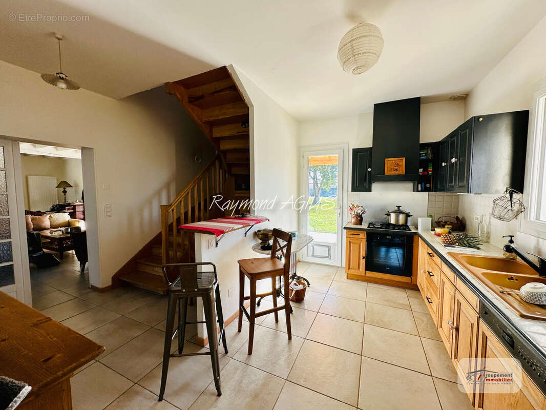 Charmante maison familiale de 4 chambres avec piscine et jardin arboré - photo 13