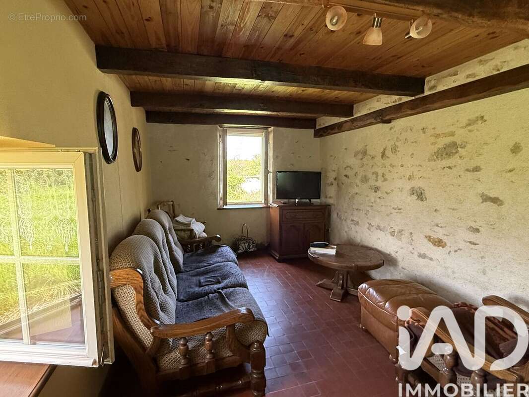 Maison 109 m² à Morlac  - photo 6