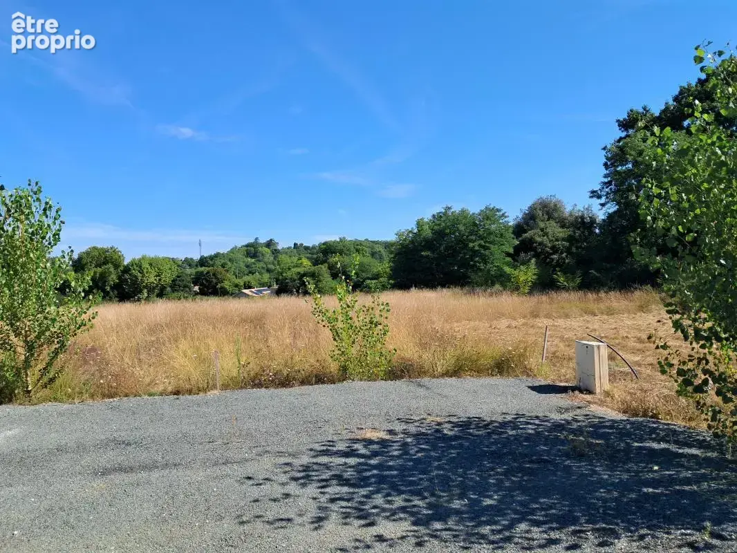 Terrain à SAINT-GERMAIN-DU-PUCH