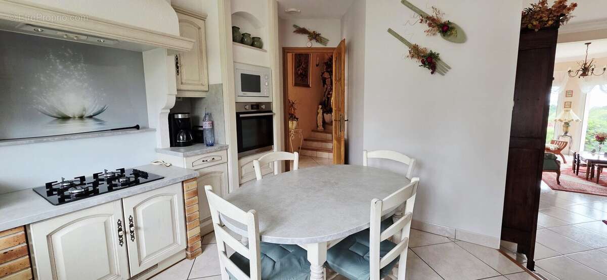 Maison 234 m² à Saint-Quay-Perros  - photo 4