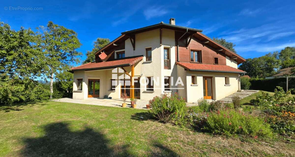 Maison à LA ROCHE-SUR-FORON