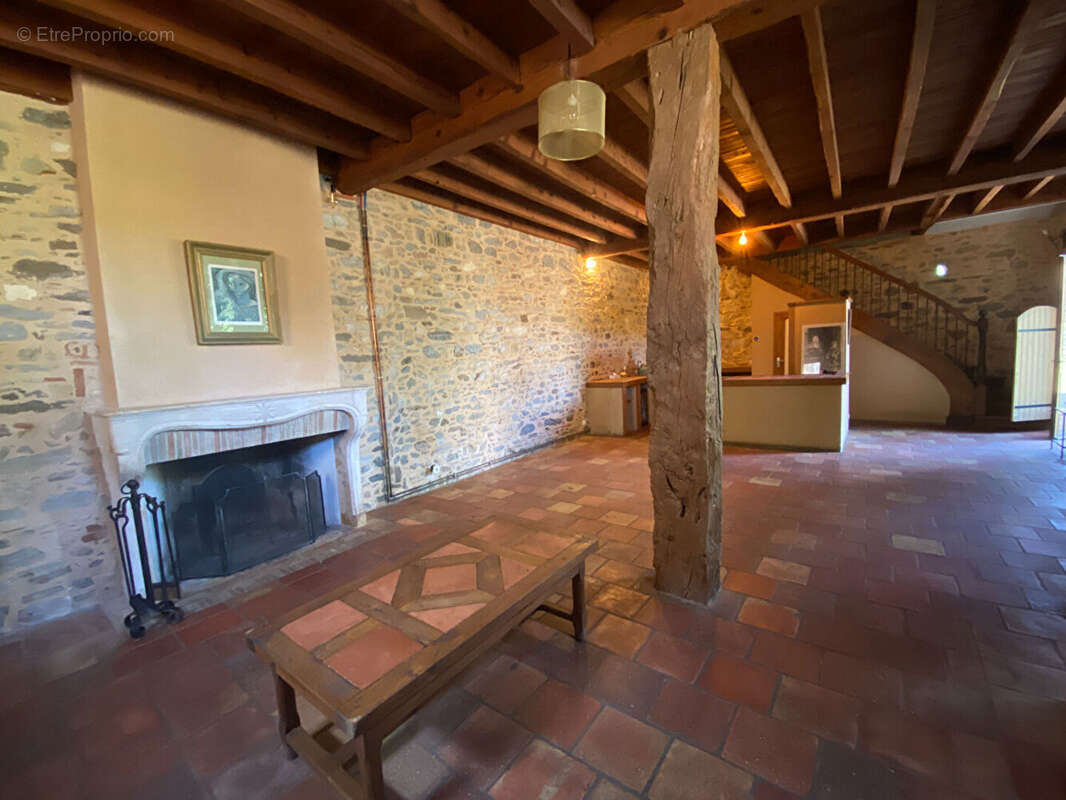 Maison en pierre avec jardin et grange - photo 2