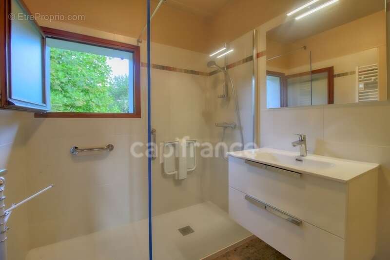 Maison à CHALLES-LES-EAUX