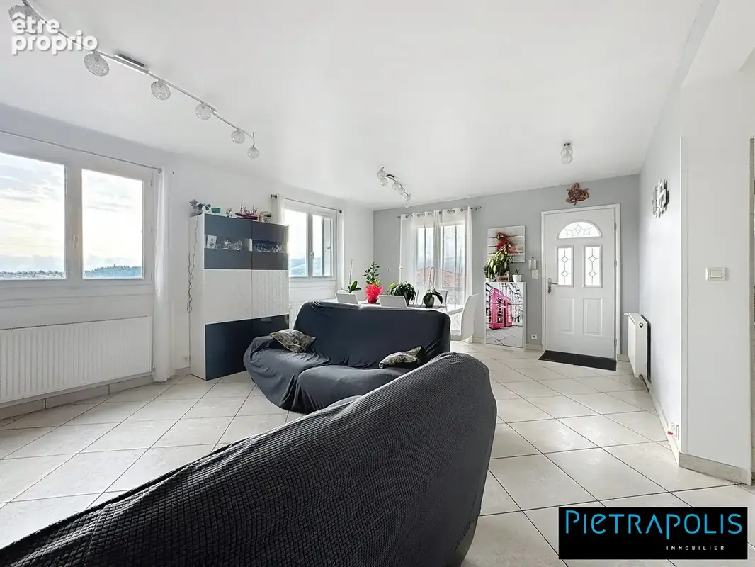 Maison 5 pièces 110 m² à vendre à Genilac (42800) - photo 3