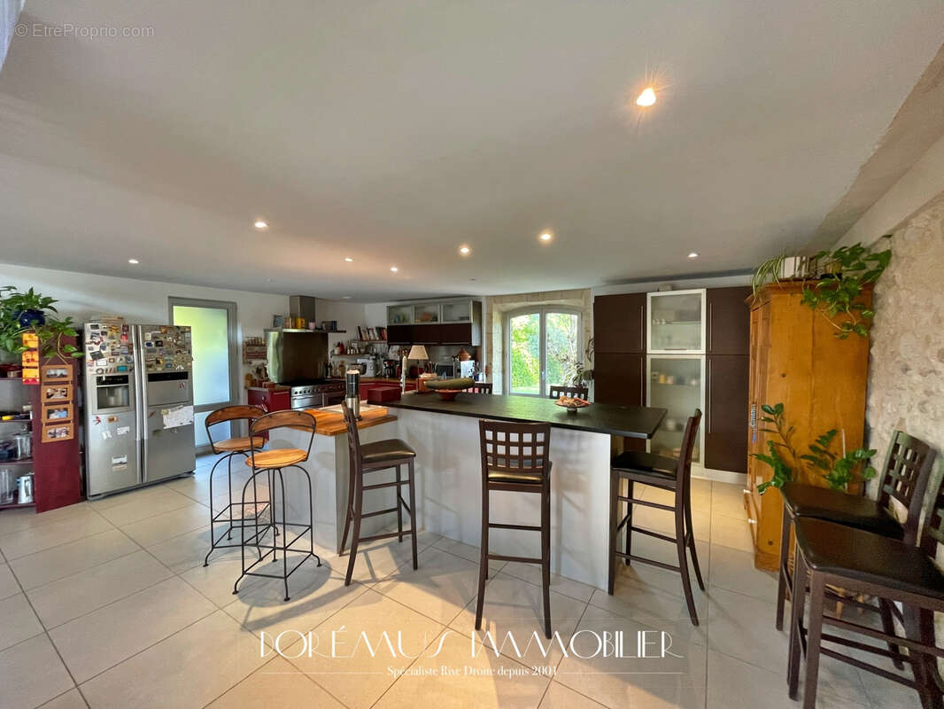 Maison à FARGUES-SAINT-HILAIRE