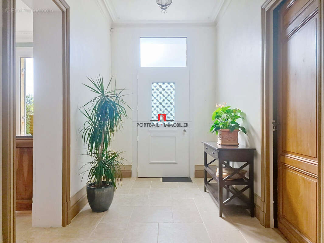 Maison 303 m² à Bayon-Sur-Gironde  - photo 2