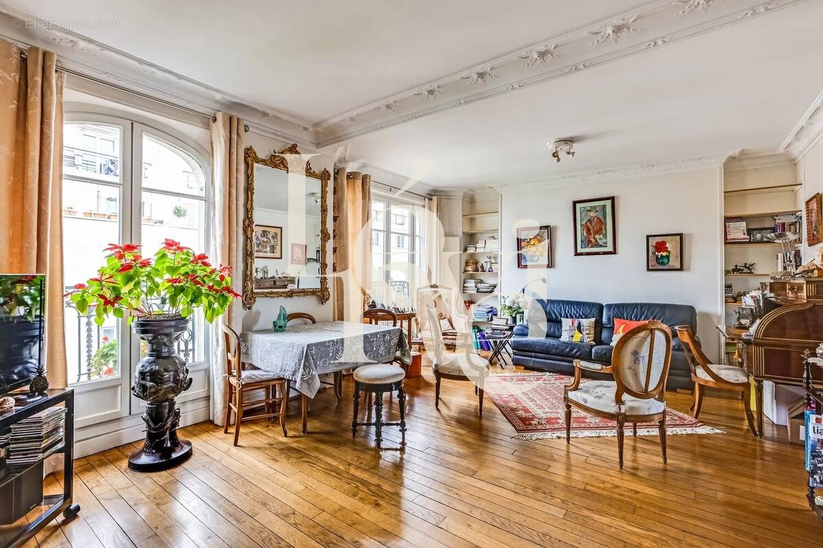 Appartement à PARIS-15E