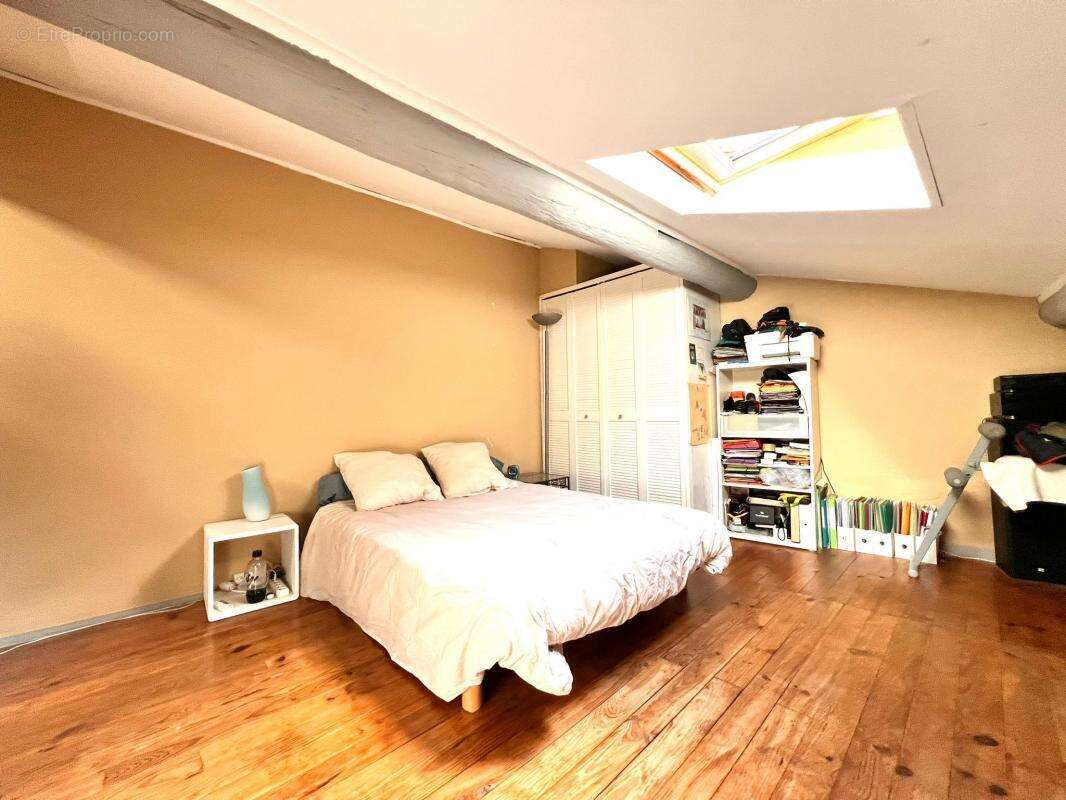 Appartement à SIMIANE-COLLONGUE