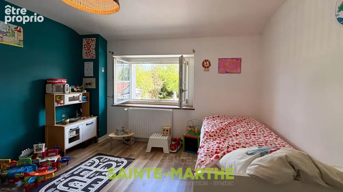 Niort. Maison de ville, 3 chambres, jardin et garage. - photo 4