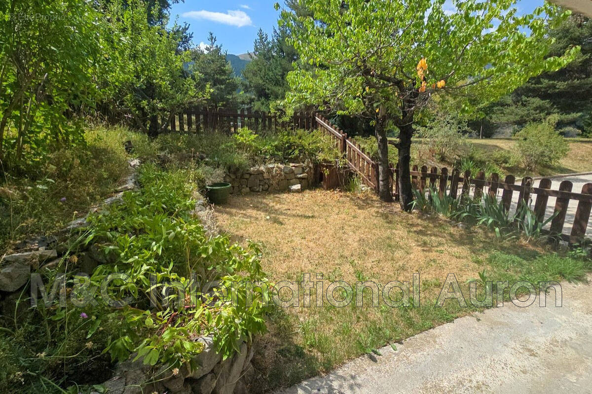 Appartement à SAINT-ETIENNE-DE-TINEE