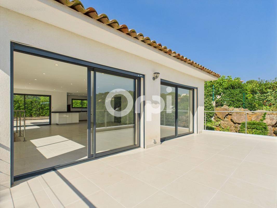 Maison à LES ADRETS-DE-L&#039;ESTEREL