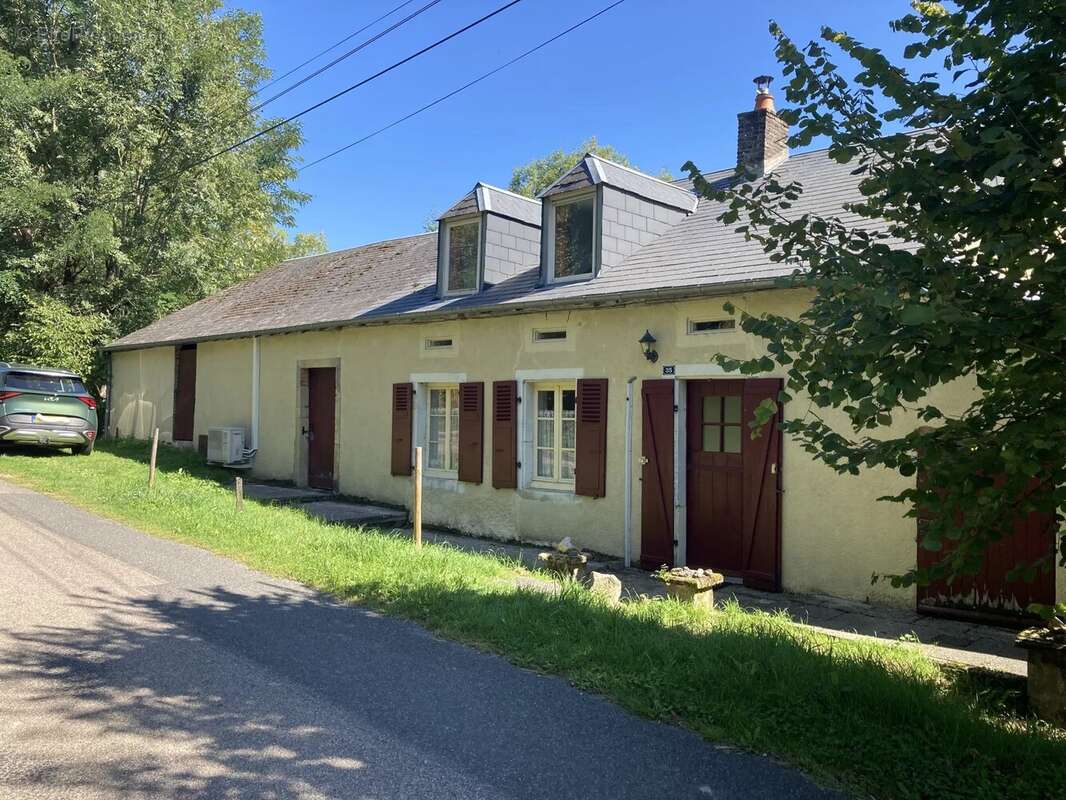 Charmante fermette avec vue imprenable à vendre près de Villapourçon - photo 21