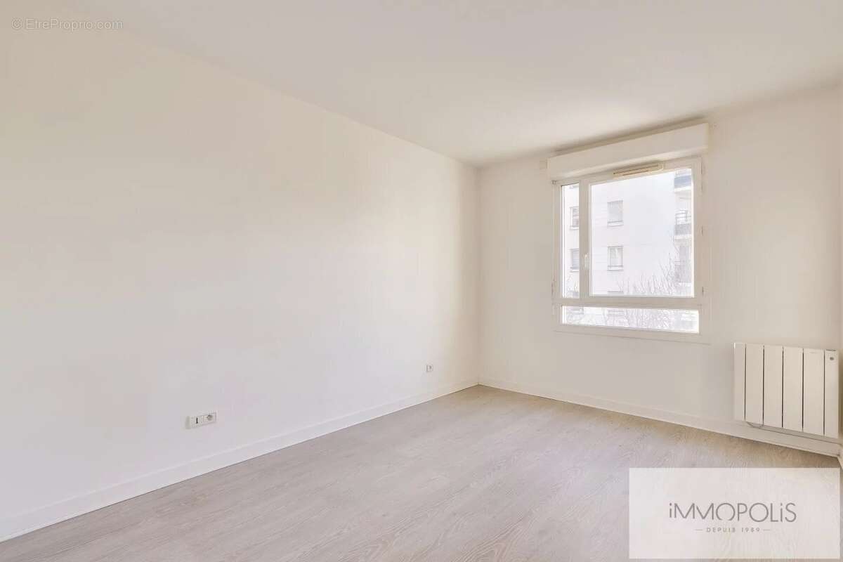 Appartement à COURBEVOIE