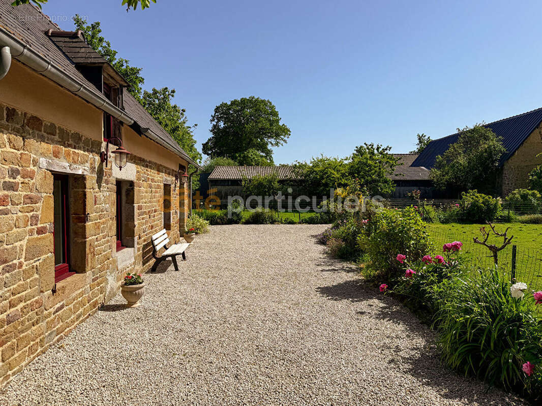 Maison à DOMJEAN