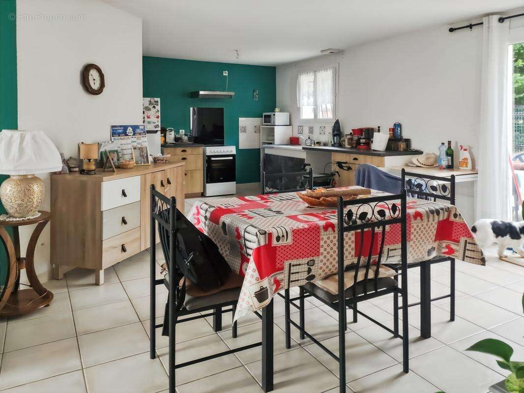 Maison à NEUVIC