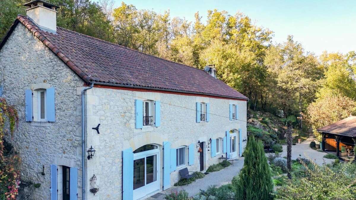 Maison à PUY-L&#039;EVEQUE