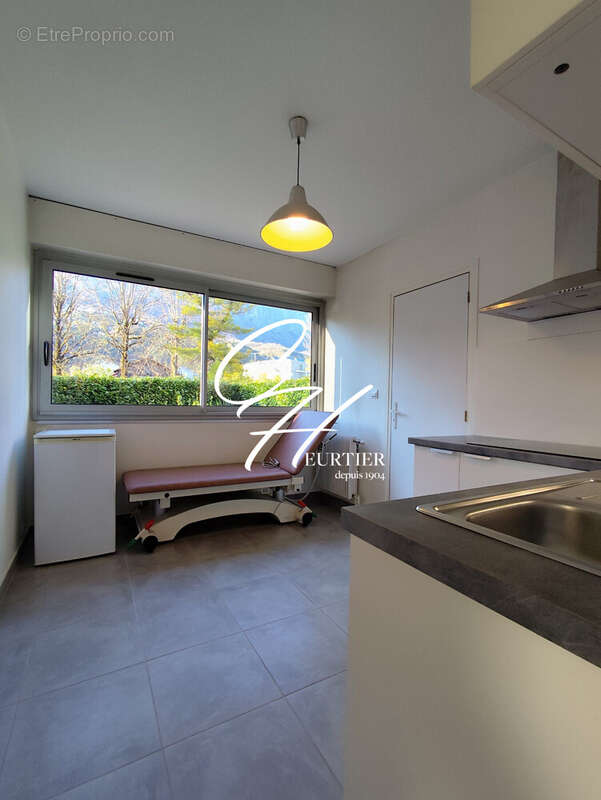 Commerce 55 m² à Meylan  - photo 3