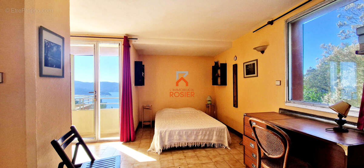 Maison à HYERES