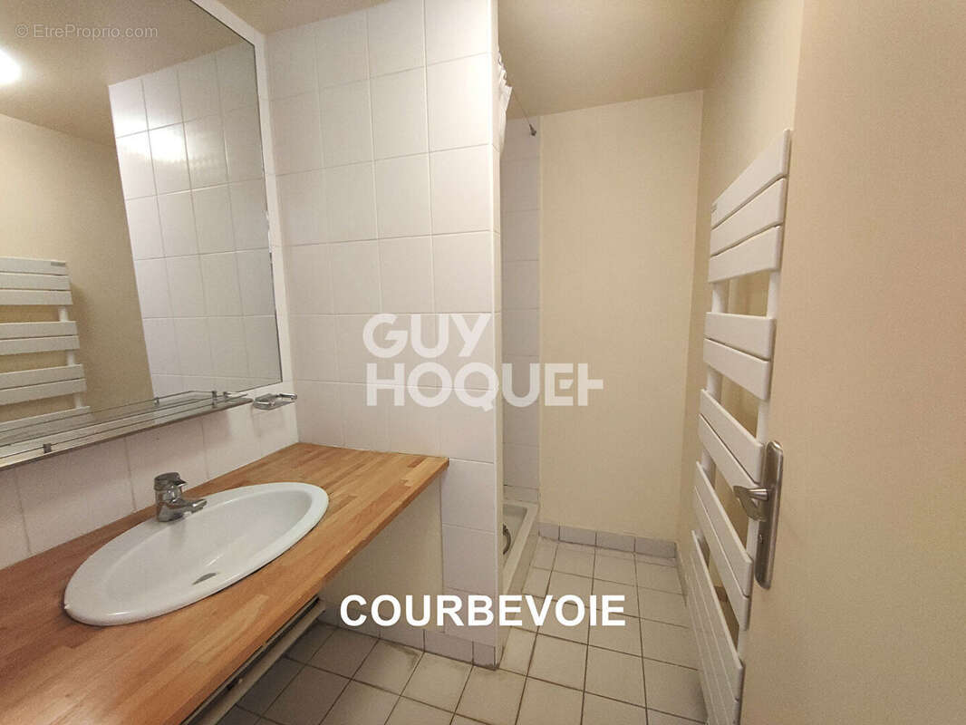 Appartement à COURBEVOIE