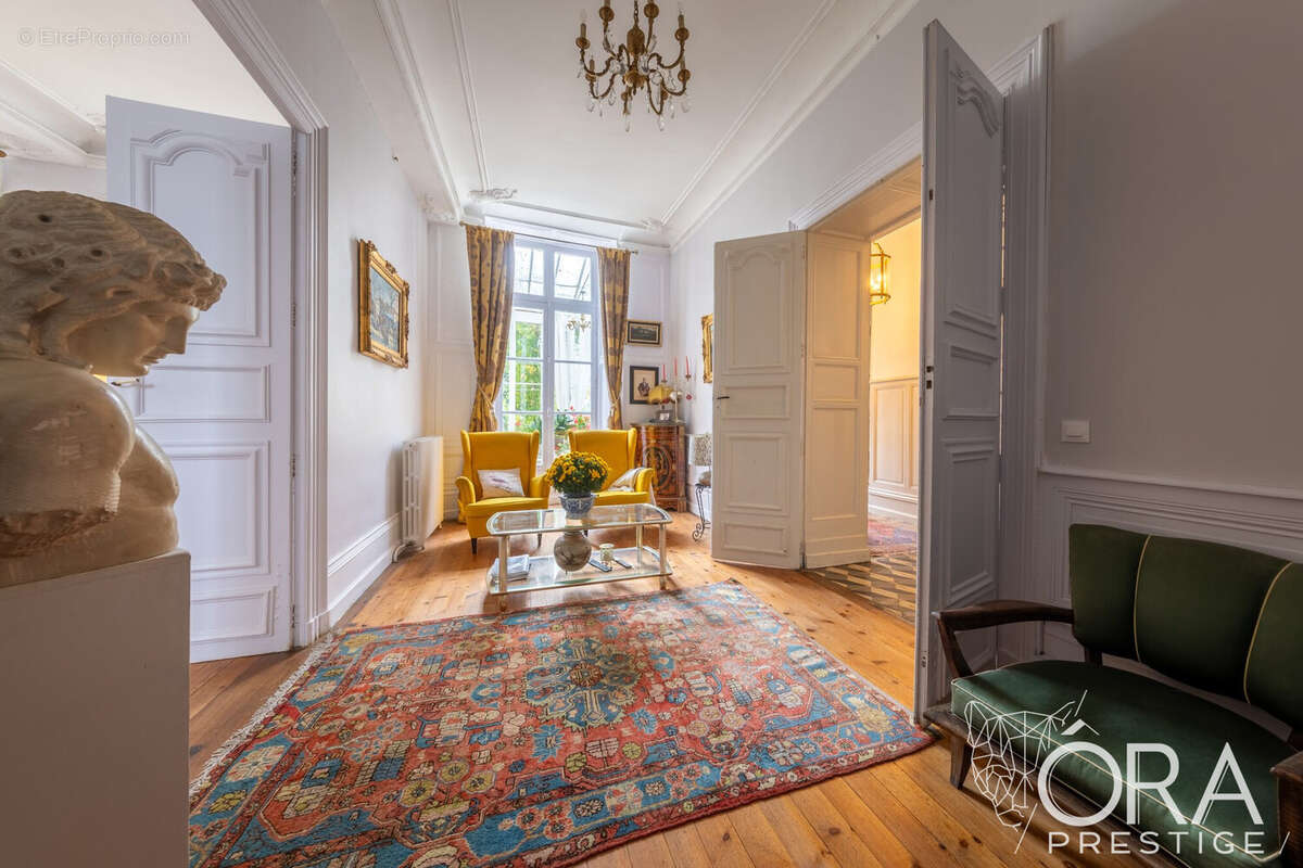 Petit salon - Maison à SAINT-JEAN-D&#039;ANGELY