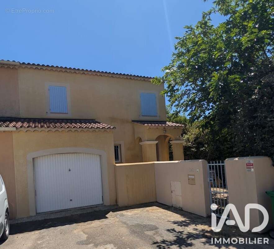 Photo 2 - Maison à ENTRAIGUES-SUR-LA-SORGUE