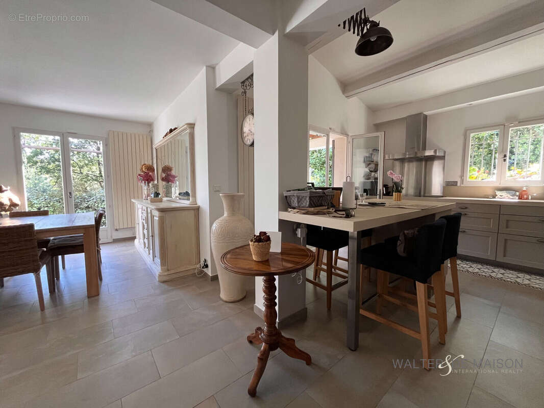 Maison à LE REVEST-LES-EAUX