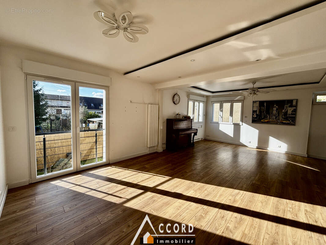 Maison à SARTROUVILLE