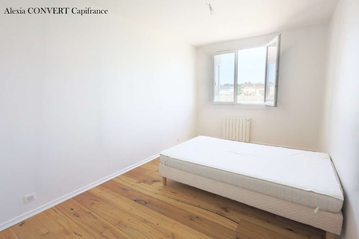 Appartement d'exception 99m² avec garage vue panoramique à SAINT LAURENT SUR SAONE (01) - photo 9