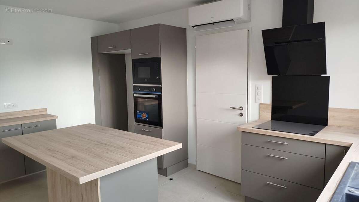 Maison à SAINT-LAURENT-DE-LA-PREE